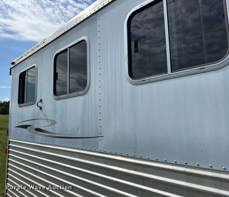 image for item EJ8862 2003 Featherlite  8587 horse trailer