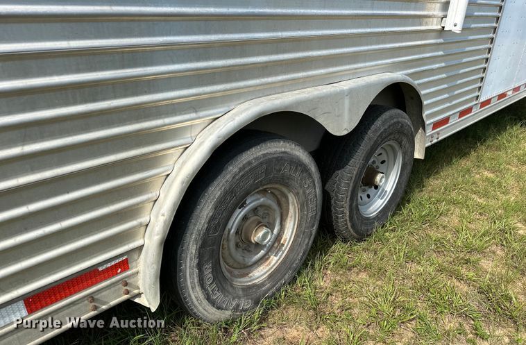 image for item EJ8862 2003 Featherlite  8587 horse trailer