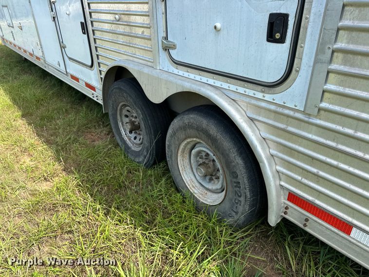 image for item EJ8862 2003 Featherlite  8587 horse trailer