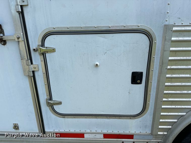 image for item EJ8862 2003 Featherlite  8587 horse trailer