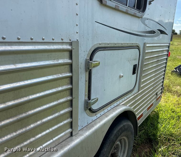 image for item EJ8862 2003 Featherlite  8587 horse trailer