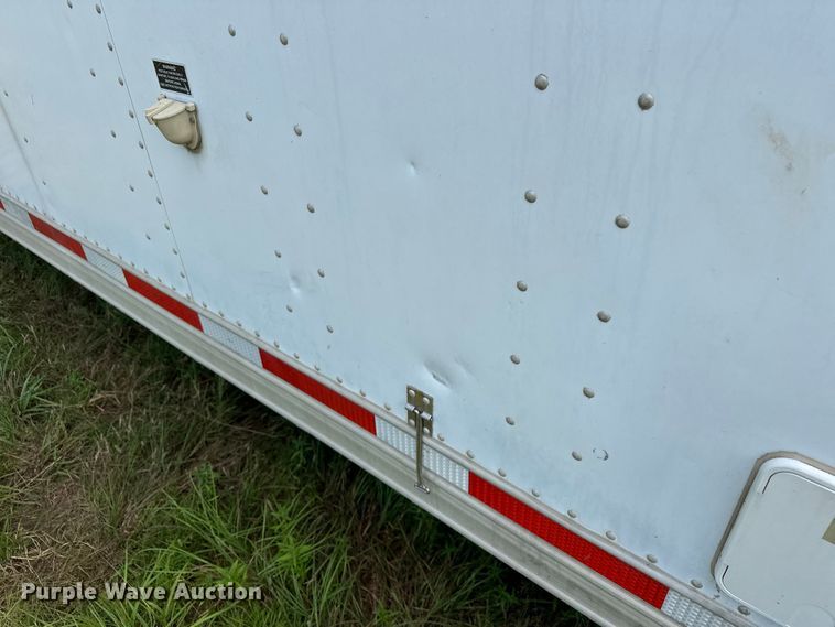 image for item EJ8862 2003 Featherlite  8587 horse trailer