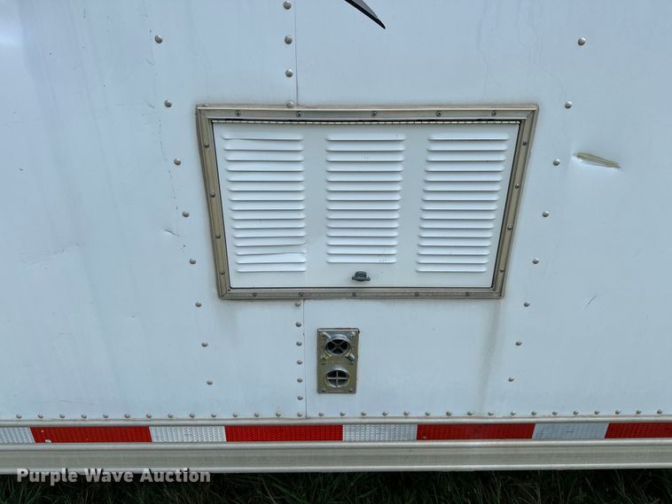 image for item EJ8862 2003 Featherlite  8587 horse trailer