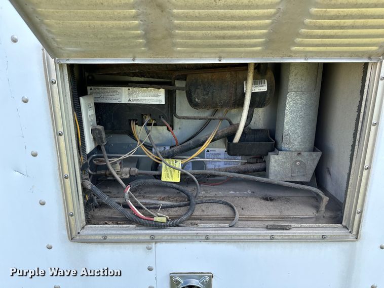 image for item EJ8862 2003 Featherlite  8587 horse trailer