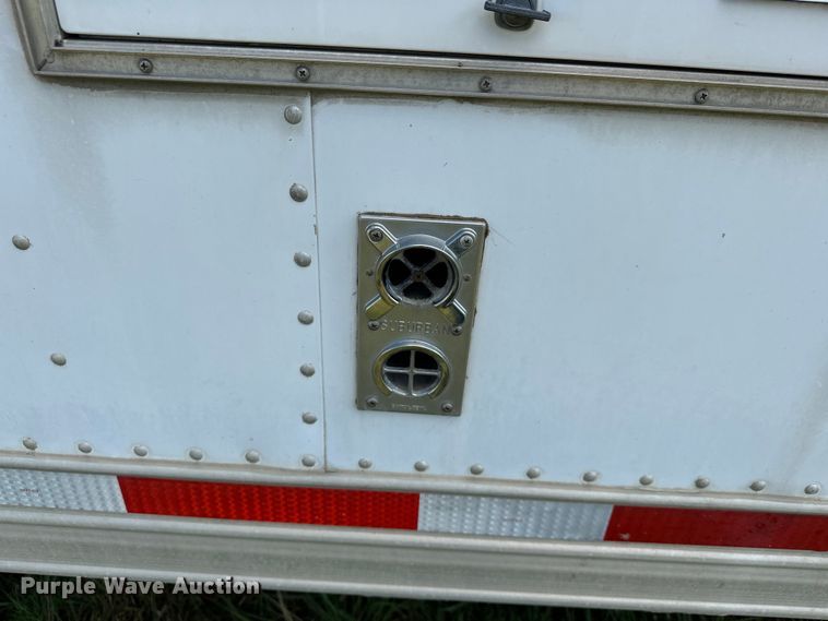 image for item EJ8862 2003 Featherlite  8587 horse trailer