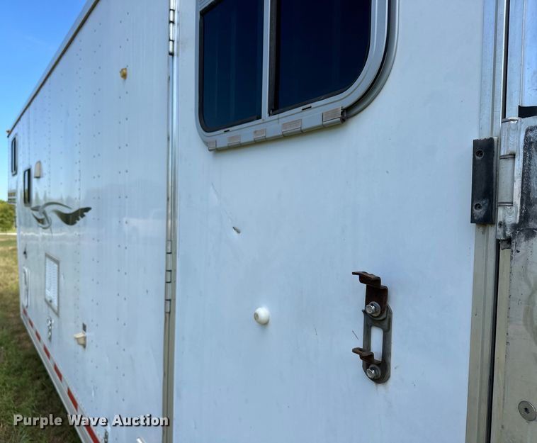 image for item EJ8862 2003 Featherlite  8587 horse trailer