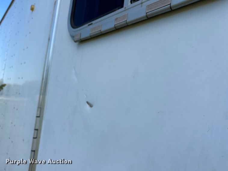 image for item EJ8862 2003 Featherlite  8587 horse trailer