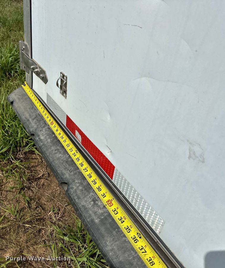 image for item EJ8862 2003 Featherlite  8587 horse trailer