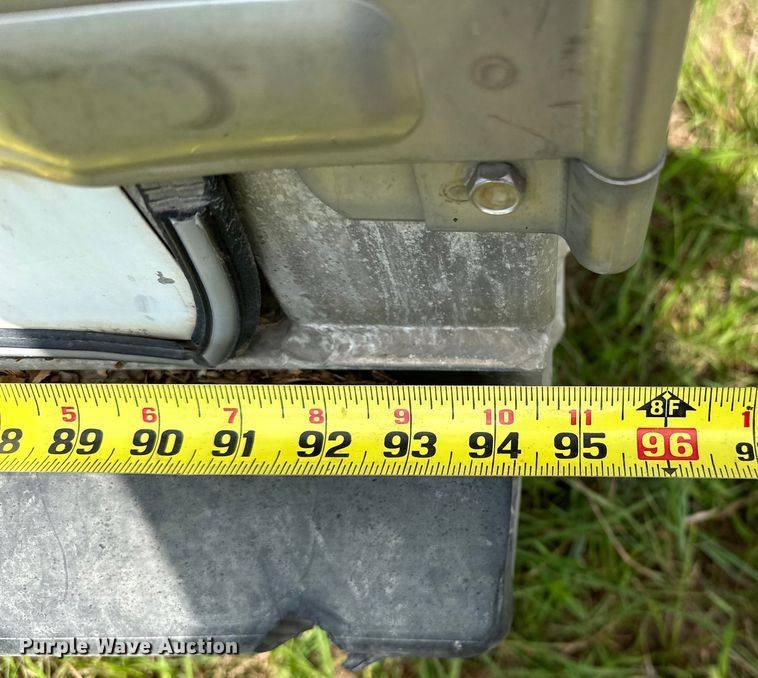 image for item EJ8862 2003 Featherlite  8587 horse trailer