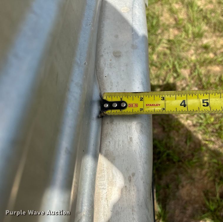 image for item EJ8862 2003 Featherlite  8587 horse trailer