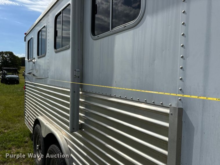 image for item EJ8862 2003 Featherlite  8587 horse trailer