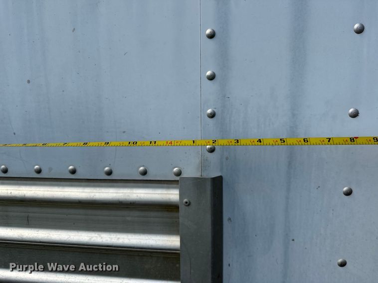 image for item EJ8862 2003 Featherlite  8587 horse trailer