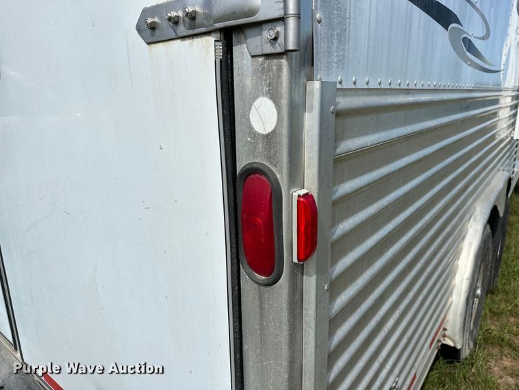 image for item EJ8862 2003 Featherlite  8587 horse trailer