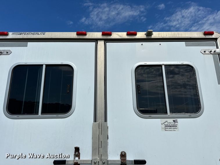 image for item EJ8862 2003 Featherlite  8587 horse trailer