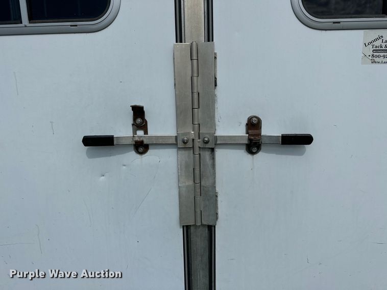 image for item EJ8862 2003 Featherlite  8587 horse trailer