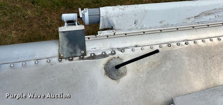 image for item EJ8862 2003 Featherlite  8587 horse trailer