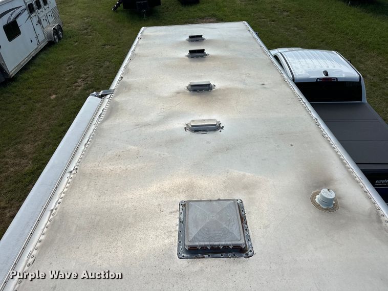 image for item EJ8862 2003 Featherlite  8587 horse trailer