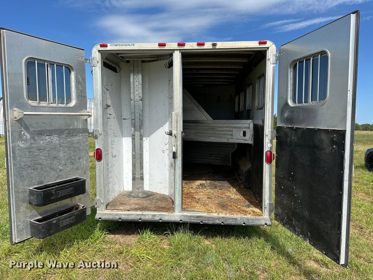 image for item EJ8862 2003 Featherlite  8587 horse trailer