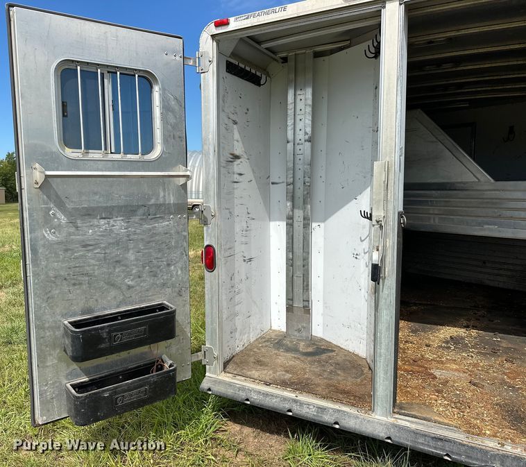 image for item EJ8862 2003 Featherlite  8587 horse trailer