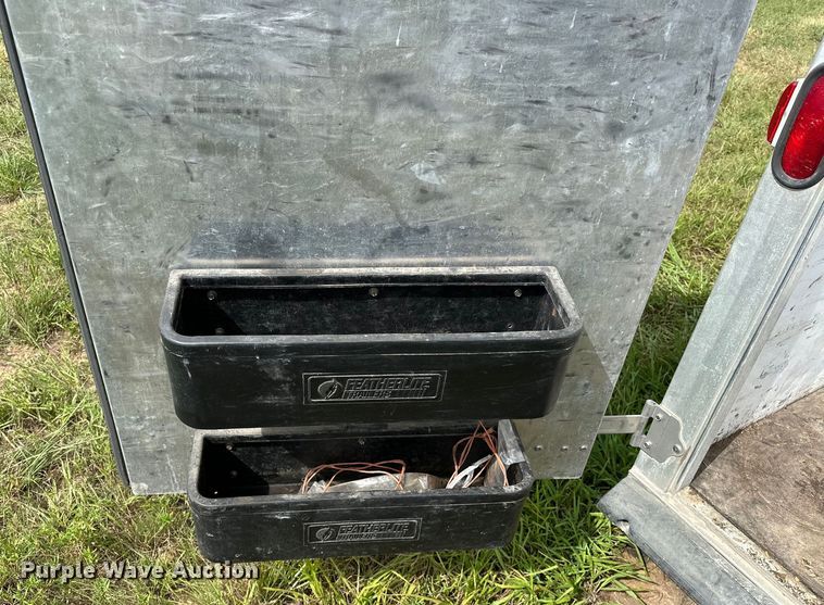 image for item EJ8862 2003 Featherlite  8587 horse trailer