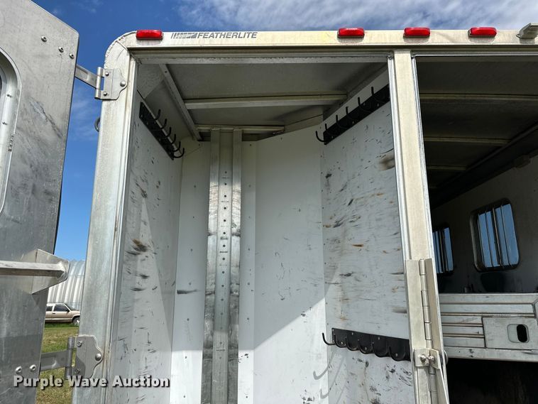 image for item EJ8862 2003 Featherlite  8587 horse trailer