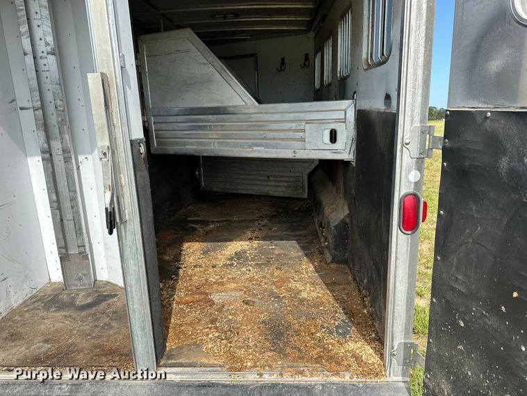 image for item EJ8862 2003 Featherlite  8587 horse trailer