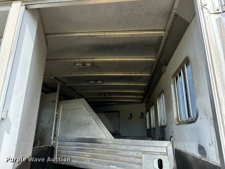 image for item EJ8862 2003 Featherlite  8587 horse trailer