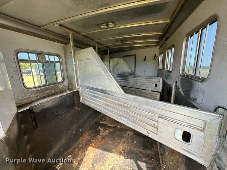 image for item EJ8862 2003 Featherlite  8587 horse trailer