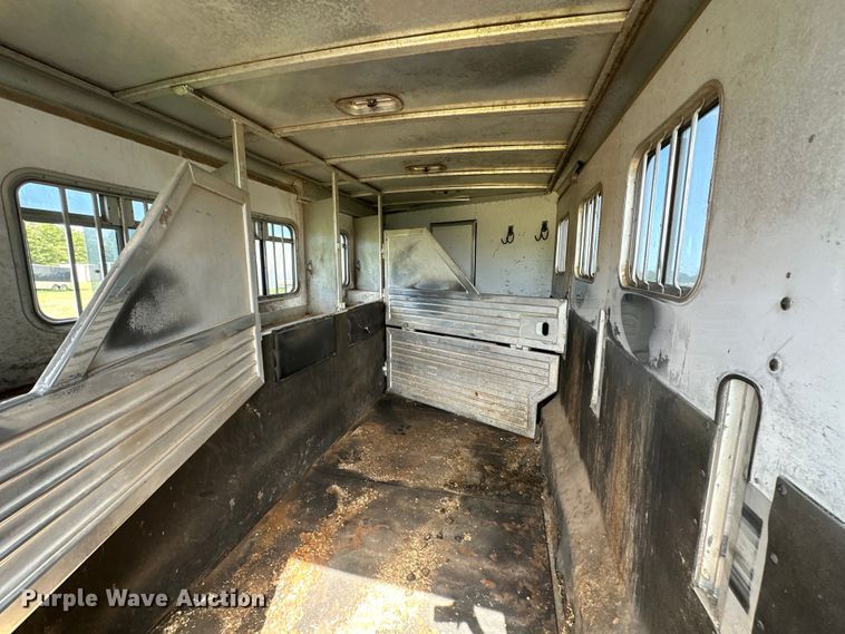 image for item EJ8862 2003 Featherlite  8587 horse trailer