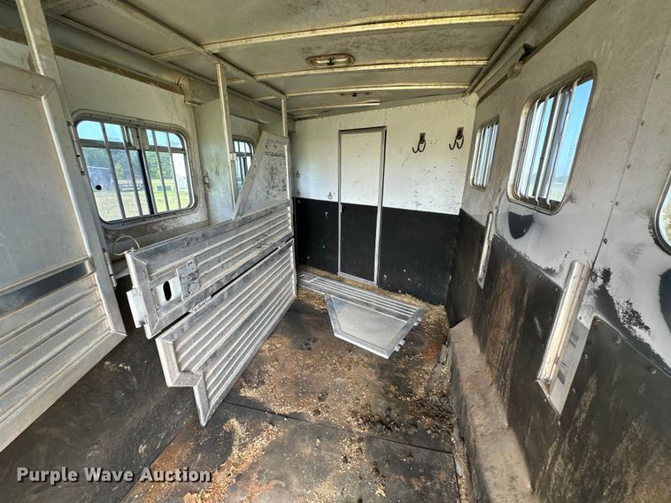 image for item EJ8862 2003 Featherlite  8587 horse trailer