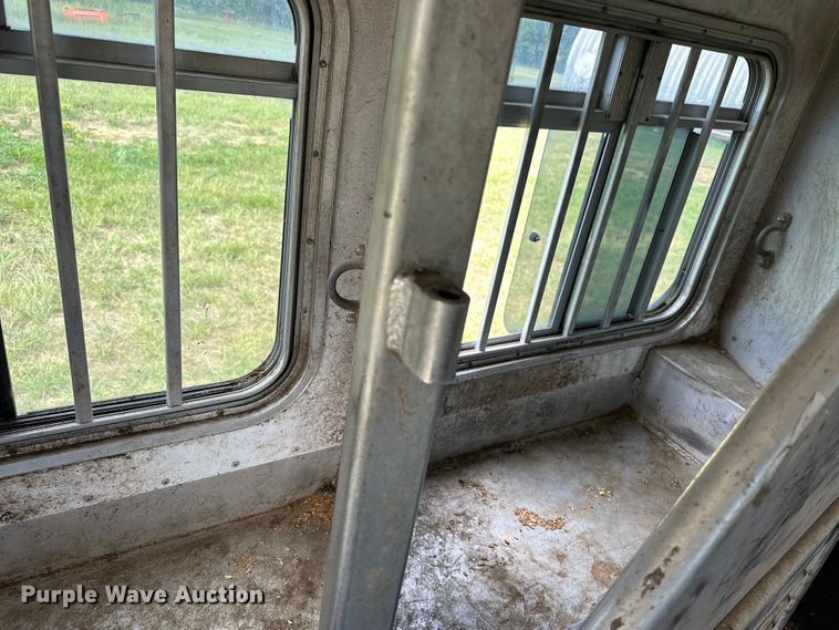 image for item EJ8862 2003 Featherlite  8587 horse trailer