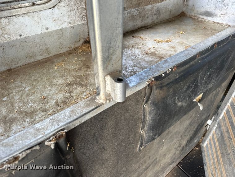 image for item EJ8862 2003 Featherlite  8587 horse trailer