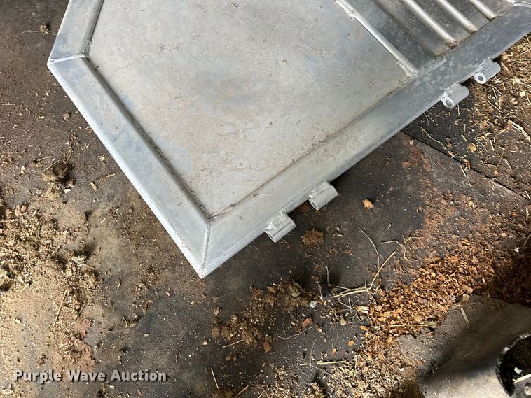 image for item EJ8862 2003 Featherlite  8587 horse trailer