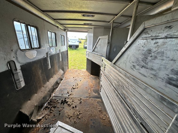 image for item EJ8862 2003 Featherlite  8587 horse trailer