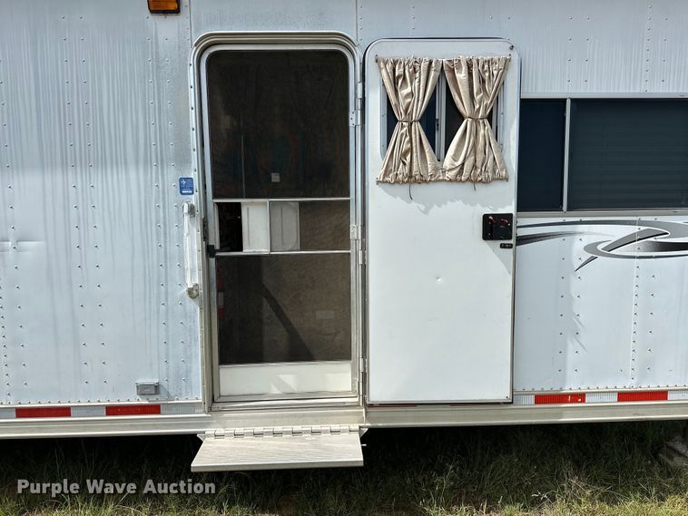 image for item EJ8862 2003 Featherlite  8587 horse trailer