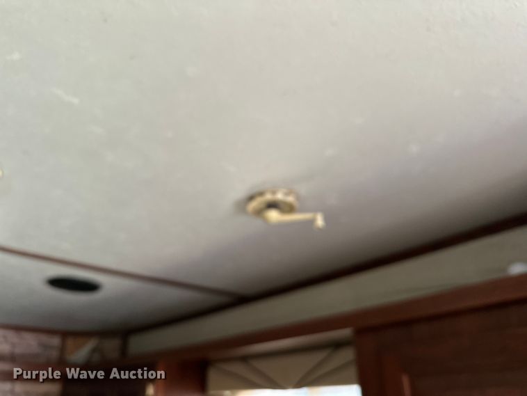 image for item EJ8862 2003 Featherlite  8587 horse trailer