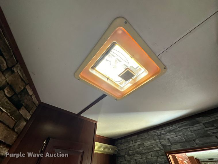 image for item EJ8862 2003 Featherlite  8587 horse trailer