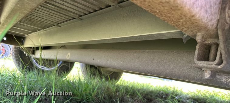 image for item EJ8862 2003 Featherlite  8587 horse trailer