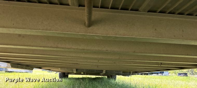 image for item EJ8862 2003 Featherlite  8587 horse trailer