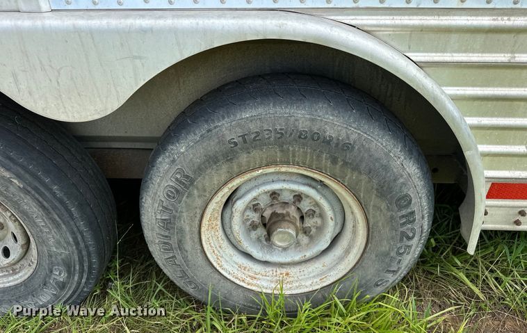 image for item EJ8862 2003 Featherlite  8587 horse trailer