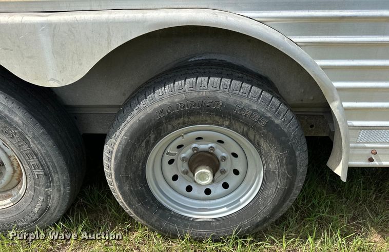 image for item EJ8862 2003 Featherlite  8587 horse trailer