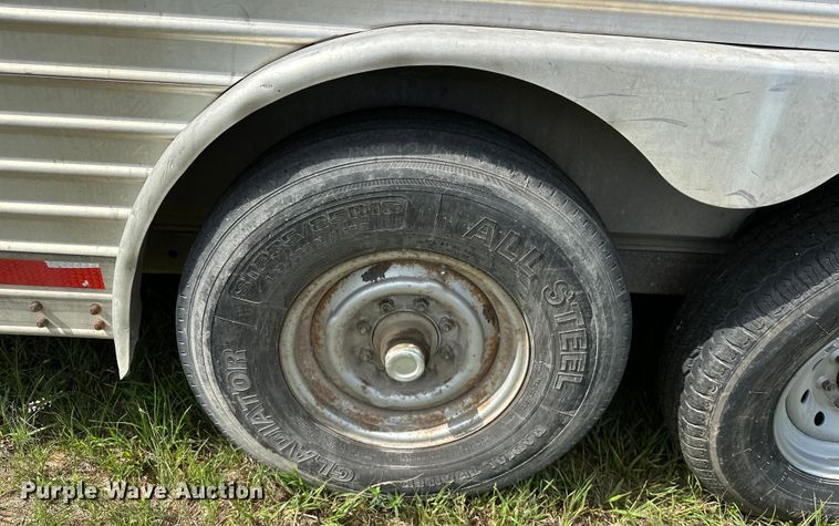 image for item EJ8862 2003 Featherlite  8587 horse trailer