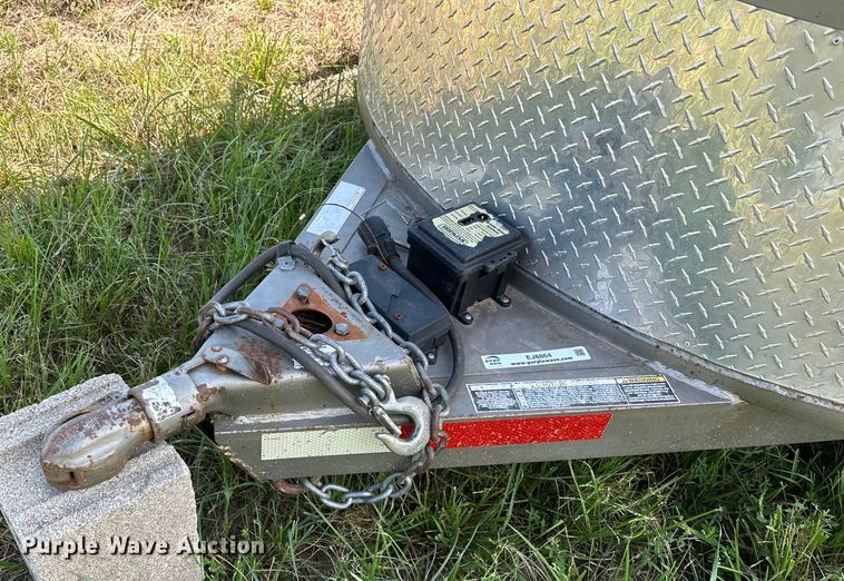 image for item EJ8864 2015 W-W livestock trailer