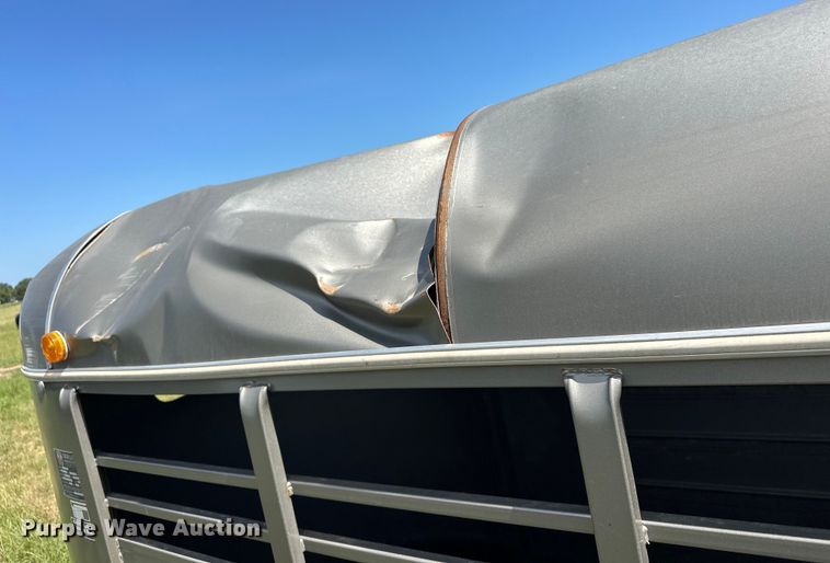 image for item EJ8864 2015 W-W livestock trailer