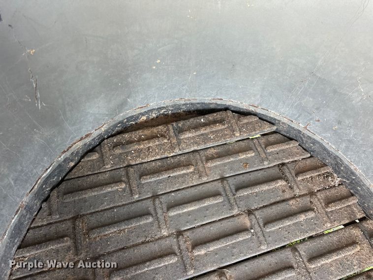 image for item EJ8864 2015 W-W livestock trailer