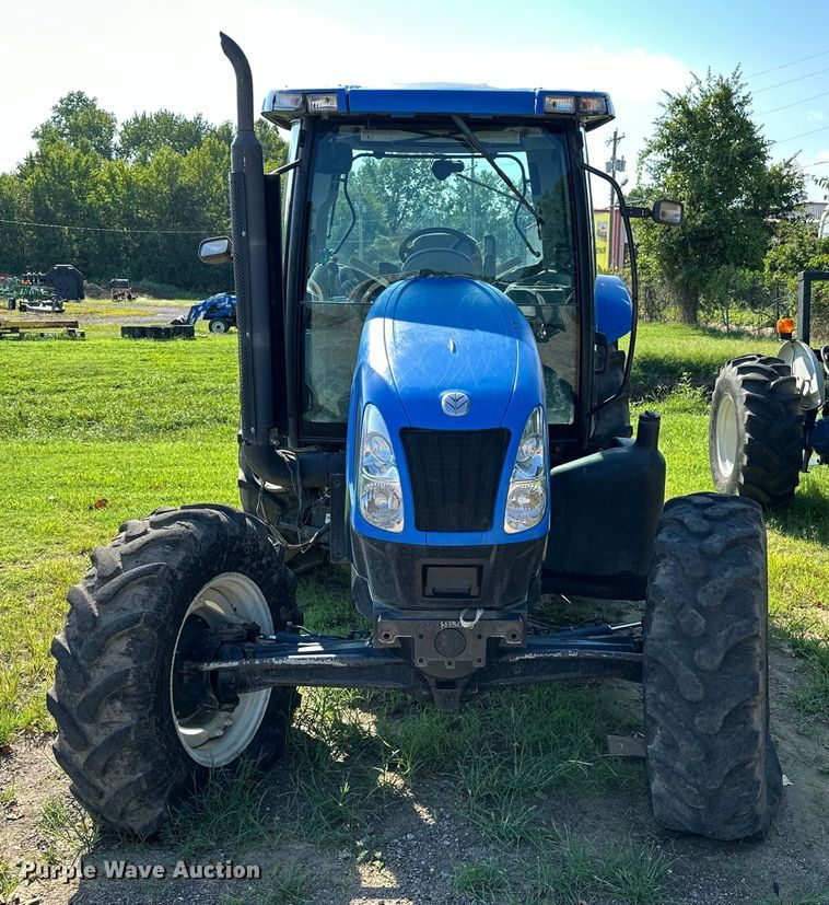 image for item EJ8877 2004 New Holland  TS115A MFWD tractor