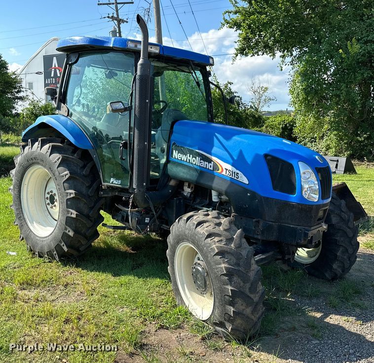 image for item EJ8877 2004 New Holland  TS115A MFWD tractor