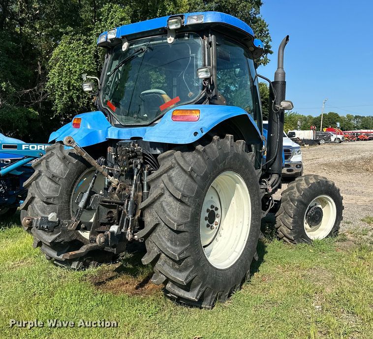 image for item EJ8877 2004 New Holland  TS115A MFWD tractor
