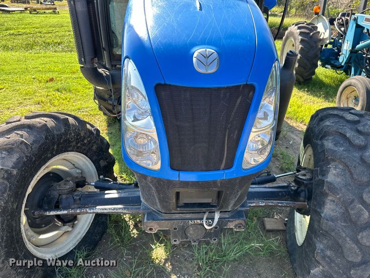 image for item EJ8877 2004 New Holland  TS115A MFWD tractor