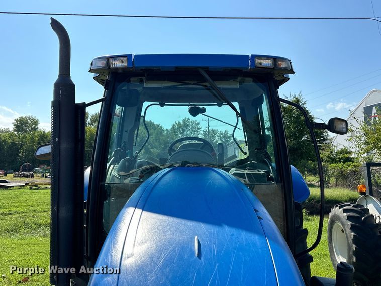 image for item EJ8877 2004 New Holland  TS115A MFWD tractor